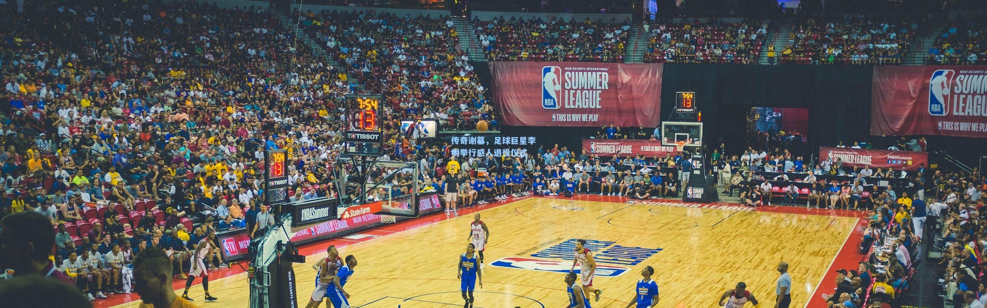 传奇谢幕，足球巨星李明举行感人退役仪式